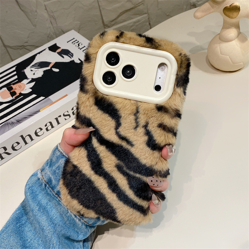 豪華なゼブラ柄ふわふわプラッシュスマホケース iPhone  - Phone Cases Iphone 17 Pro Max のレビューと価格