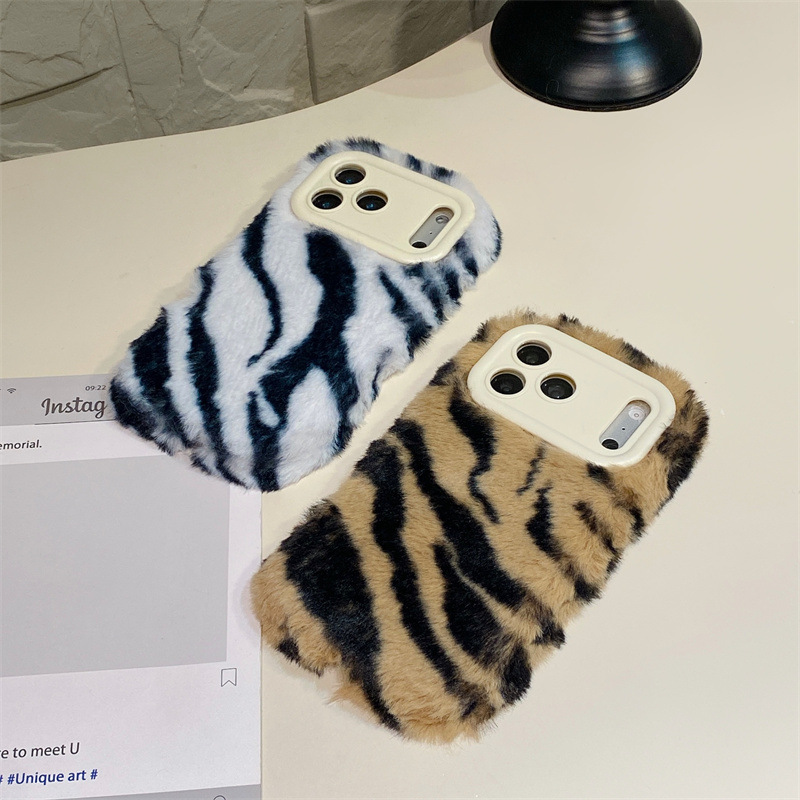 豪華なゼブラ柄ふわふわプラッシュスマホケース iPhone  - Phone Cases Iphone 17 Pro Max のレビューと価格