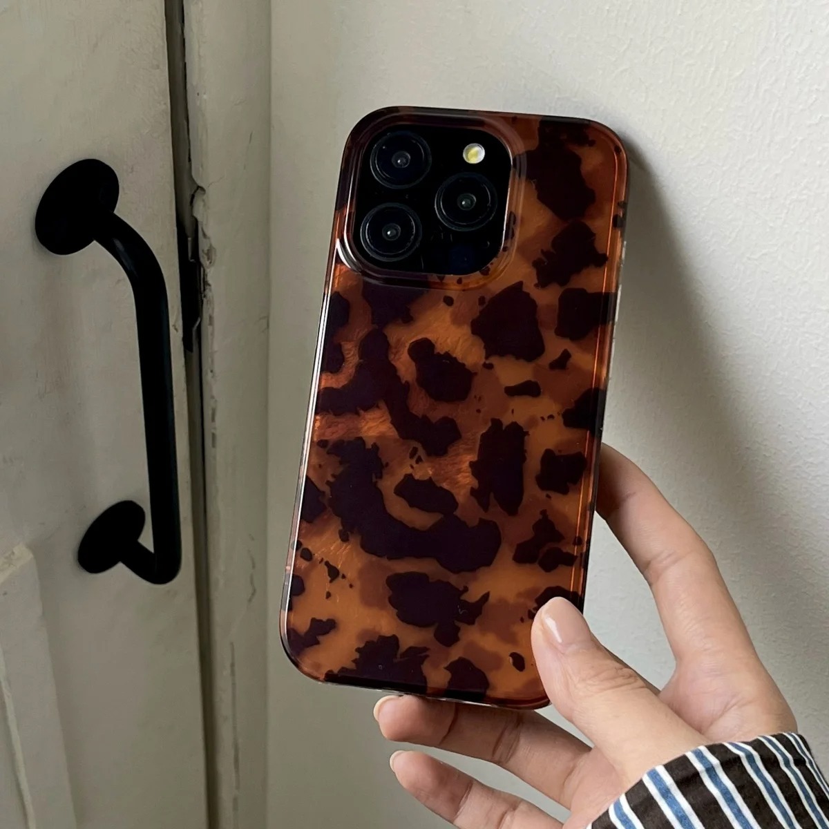 レトロなアンバーテクスチャのレーザー加工スマホケース iPh - Phone Cases Amazon のレビューと価格